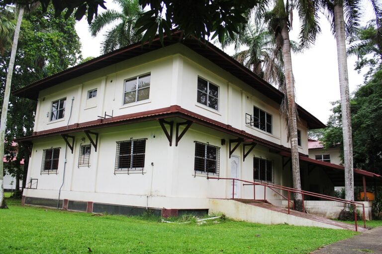Edificios originales del antiguo Fuerte Clayton