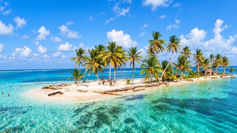 Islas con palmeras en el archipiélago de San Blas